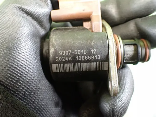 Válvula pressão combustível OEM 9307-501D Renault Clio II image 9