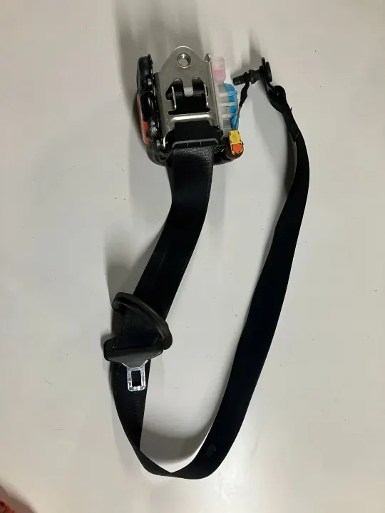 Veiligheidsgordel voor rechts Mercedes A-klasse W176 OEM A1768602285 image 2