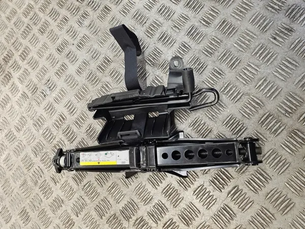 Macaco Audi usado OEM 8V0011031A para A3 8V image 3