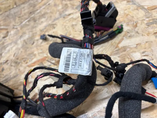 Mercedes GLE W167 keskikonsoli mukiteline OEM A1678101804 image 5