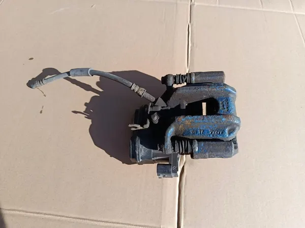 Linke hintere Bremssattel 6793041 BMW 5 F10 F11 image 2