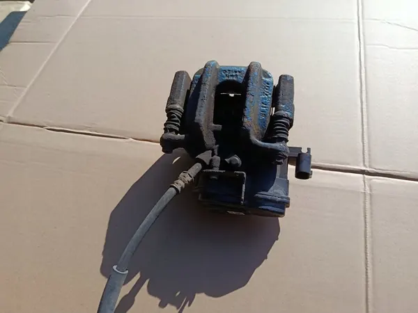 Linke hintere Bremssattel 6793041 BMW 5 F10 F11 image 3