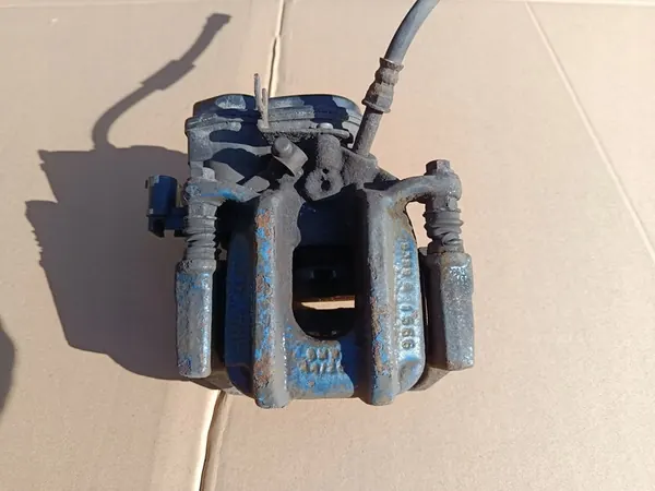 Linke hintere Bremssattel 6793041 BMW 5 F10 F11 image 4