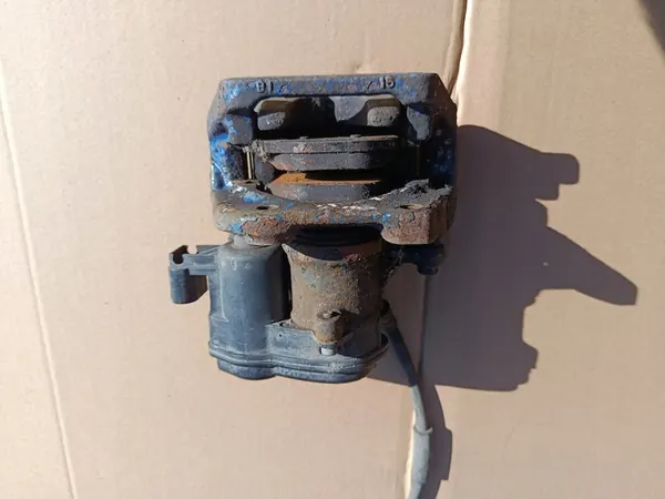 Linke hintere Bremssattel 6793041 BMW 5 F10 F11 image 5