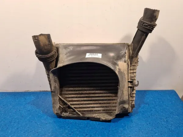 VW Touareg V6 3.0 Intercooler 7L6145804 BKS image 2