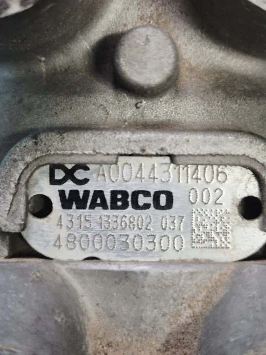 Válvula de travão A0044311406 Wabco 4800030300 Usada image 4