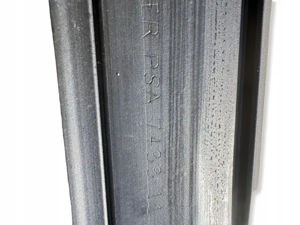 Junta puerta delantera derecha OEM 9686161080 Peugeot 508 SW image 3
