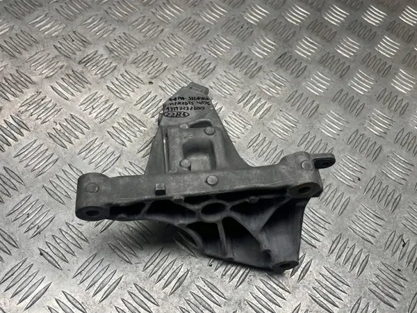 Soporte Motor Mercedes A1392232300 - W206 Usado image 3
