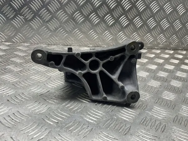 Soporte Motor Mercedes A1392232300 - W206 Usado image 5
