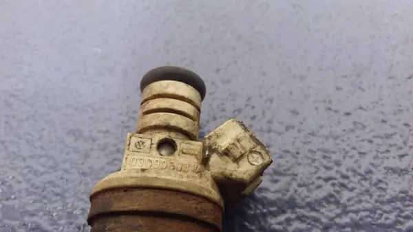 Iniettore VW GOLF II 1.3B 030906031A image 5