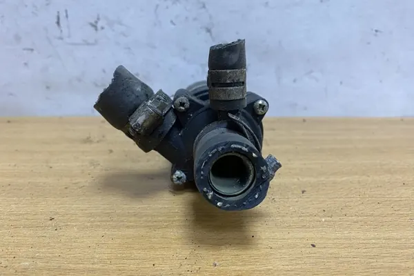 Pompa acqua MERCEDES-BENZ E (W210) 2.2L diesel image 3