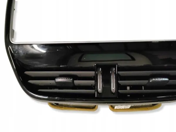 Rejilla Jaguar XE 2016 OEM GX73014L21BC - Usado image 3