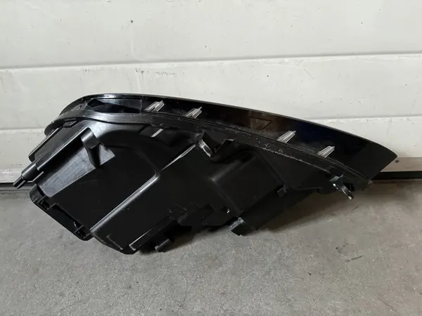 Farol direito VW Touareg 7P EUA image 4