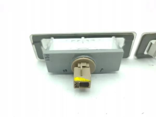Kia Ceed 2020 Luz da placa traseira OEM 925012G000 image 3