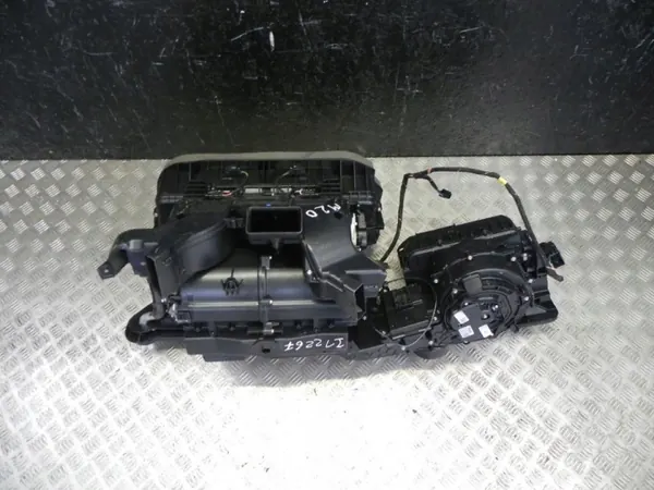Carcasa del Soplador Maserati OEM MR116762-587 Usado image 3