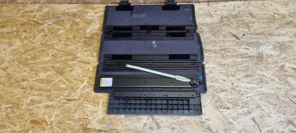 Tapis de coffre OEM 05028610AC pour Chrysler Voyager 2001 image 4