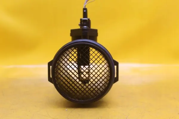 Luftmassenmesser AUDI A8 D2 4.2L Benzin OEM 077133471D image 4