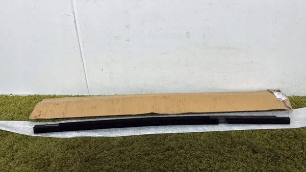 Joint Vitre Portière Arrière Gauche OEM A2977301900 Mercedes EQS image 3