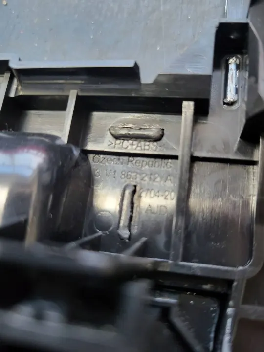 Skoda Superb III Vaihteenvalitsinteline OEM 3V1863212A image 4