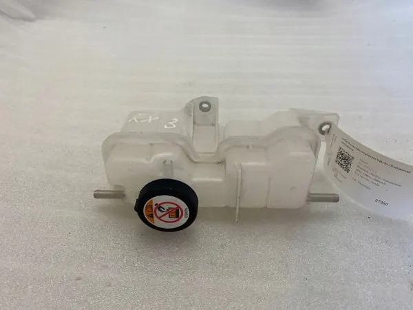 Lexus RX 450H 2021 Jäähdytysnesteastia OEM UTO27360 image 2
