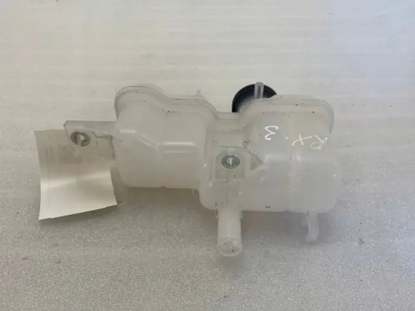 Lexus RX 450H 2021 Jäähdytysnesteastia OEM UTO27360 image 3