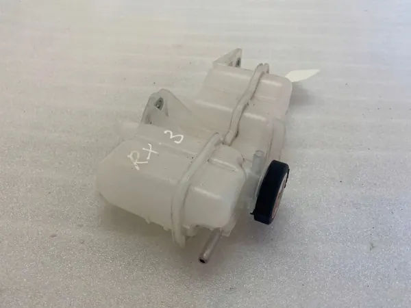 Lexus RX 450H 2021 Jäähdytysnesteastia OEM UTO27360 image 4