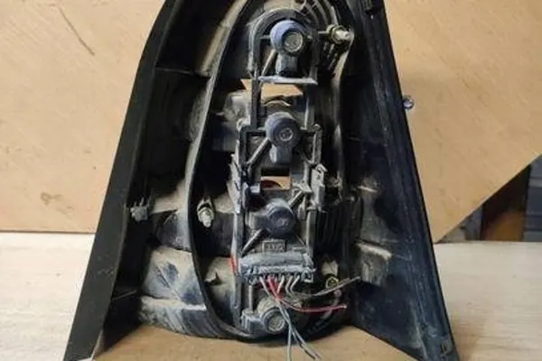 Luz trasera derecha MERCEDES-BENZ A (W168) A1688202764 image 2