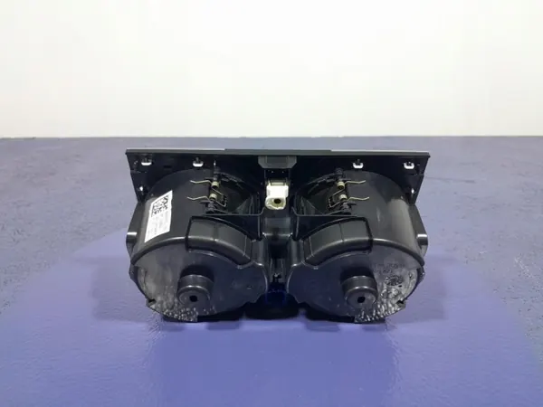 BMW X7 G07 Getränkehalter OEM 6828775 - Gebraucht image 7