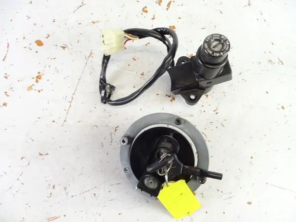 Kawasaki ZX-12R Brandstofdop 00-06 OEM 1000399 image 2