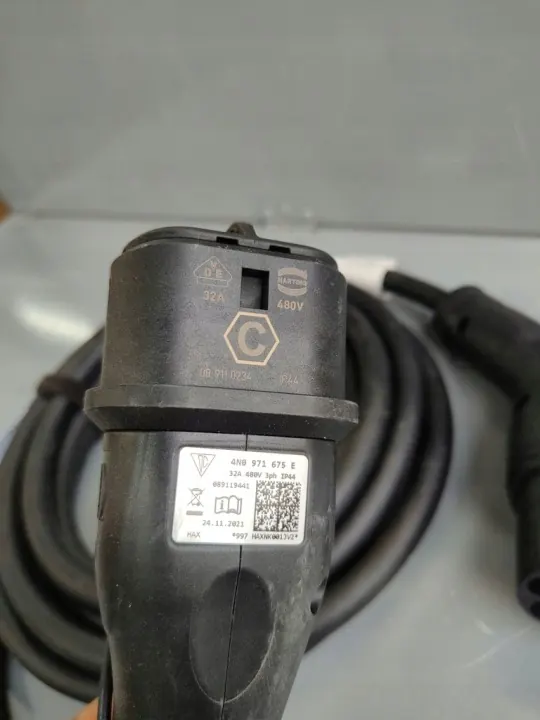 Cabo carga rápida Audi OEM 4N0971675E - Usado image 3