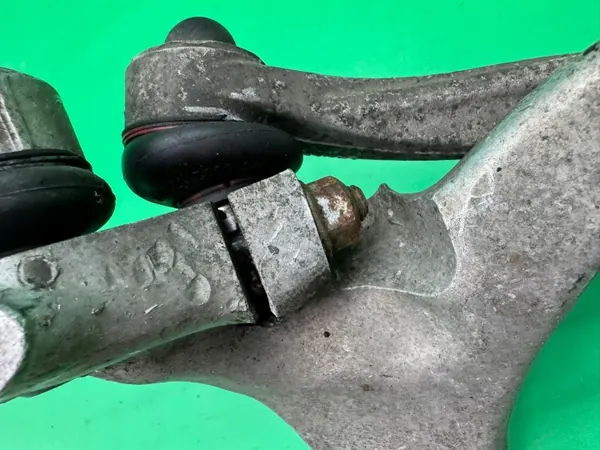 Pivot de roue avant gauche OEM 4E0257L - Audi A8 D3 image 8
