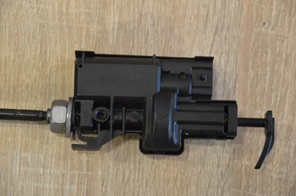 Bränsletanklockaktuator Renault Laguna III Coupe image 2