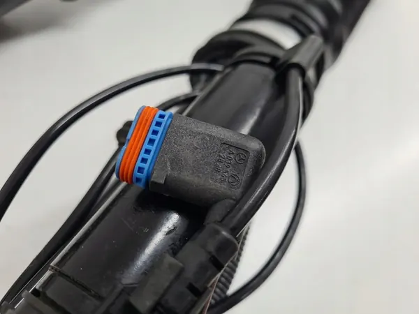 Amortizzatore Airmatic MERCEDES W221 A2213205513 A2213205613 image 2