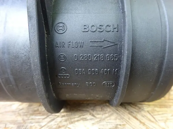 AUDI SEAT SKODA VOLKSWAGEN Luftmassenmesser image 3