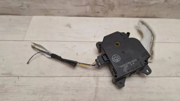 Toyota värmefläppmotor OEM AE063700-8930 Begagnad image 2
