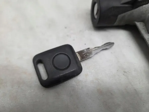 SYTYTIN AUDI 80 B4 8A0905851 image 10