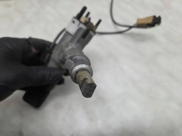 SYTYTIN AUDI 80 B4 8A0905851 image 7