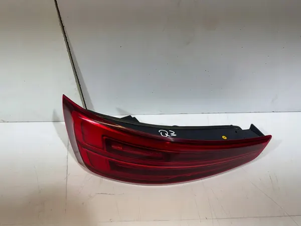 Luz trasera izquierda Audi Q3 8U Lift 8U0945093N image 6