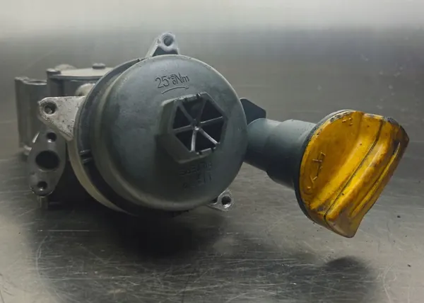 Oljefilterfäste Fiat 500 2008 image 4