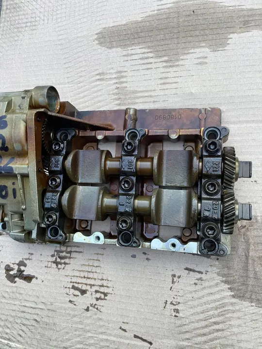 BMW E46 E90 N42 N46 Olje pump med axlar image 3