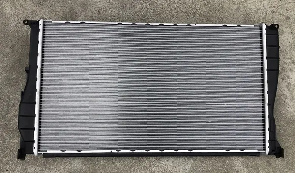 2006-2011 BMW 3-serie Kylare OEM 7547059-02 image 2