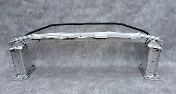 Etupuskuri VW Touareg III image 3