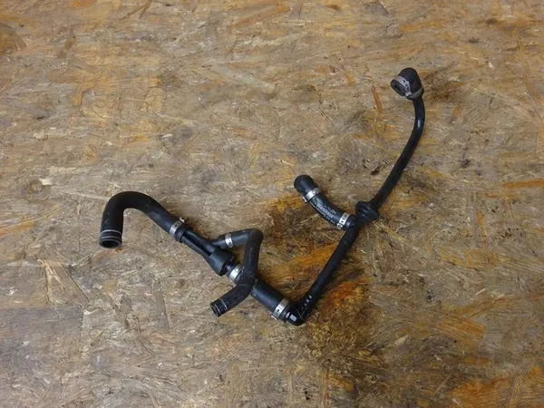 AUDI S5 A5 8T 4.2 FSI Mangueira de Vácuo Válvula de Retorno OEM image 2