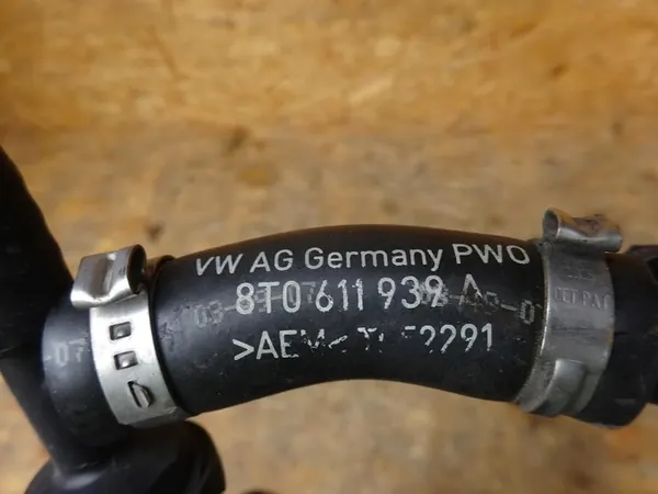 AUDI S5 A5 8T 4.2 FSI Mangueira de Vácuo Válvula de Retorno OEM image 4