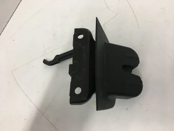 Audi A3 8P Baklucka Lås 8P3827505 image 2