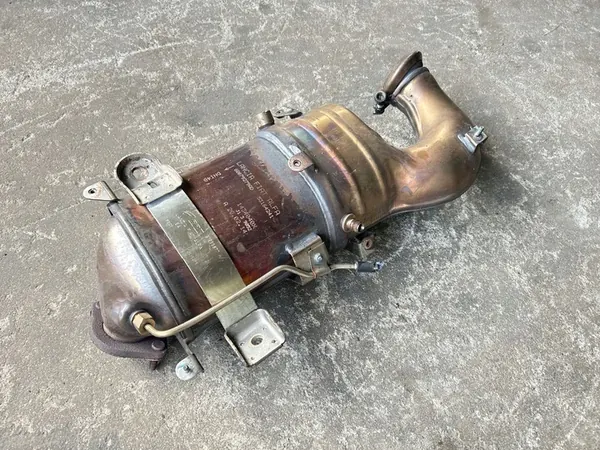 Filtro catalítico Jeep Cherokee 2015 Diesel OEM 68079279AD image 1