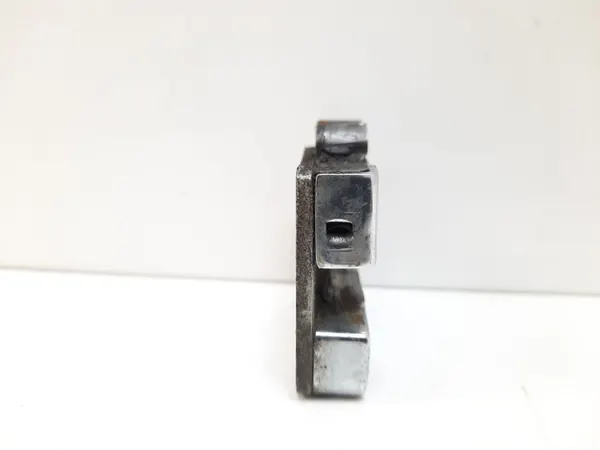 Enganche de cerradura puerta trasera Jaguar MK II OEM MAM37213 image 3