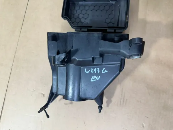 Sulakekotelo OEM A2135400024 Mercedes W213 SM image 3