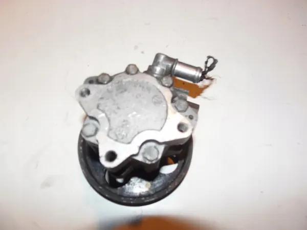 Pompe de direction OEM 9633817580 pour Peugeot 406 image 3