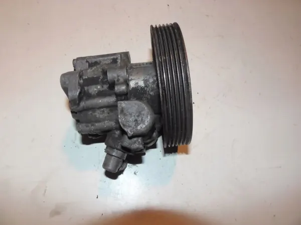 Pompe de direction OEM 9633817580 pour Peugeot 406 image 5